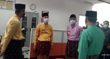 Perdana Ngantor, Afrizal-Sulaiman Cek Kondisi Kantor Tiap Lantai