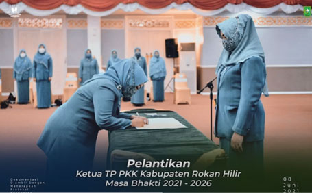 Ketua TP PKK Riau Lantik Sanimar Sebagai Ketua TP PKK Kabupaten Rohil