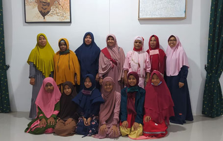 6 Santriwati dari Suku Melayu Tua Belajar di Rumah Quran Milik UAS