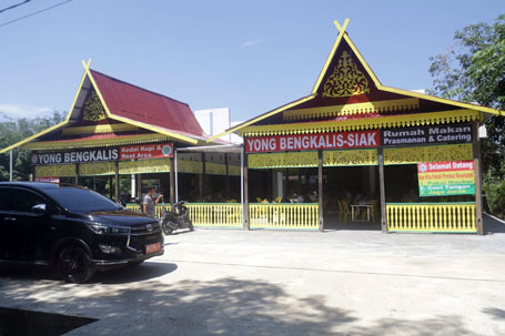 Berharap Pengusaha Kuliner Bisa Bangkit, Sekda Siak Resmikan RM Young Bengkalis