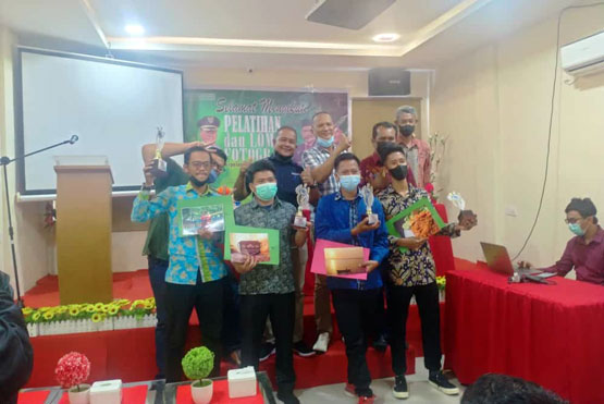 Diikuti 30 Peserta, Solihin Raih Juara Umum Lomba Fotografi Disparpora Meranti