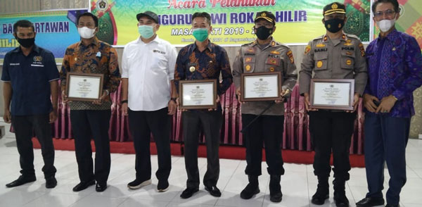 Bupati, Wabup, Kapolres dan Kapolsek Terima PWI Rohil Award