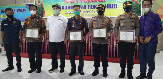 Bupati Afrijal Sintong dan Wakil Bupati Sulaiman Hadiri Pelantikan PWI Rohil