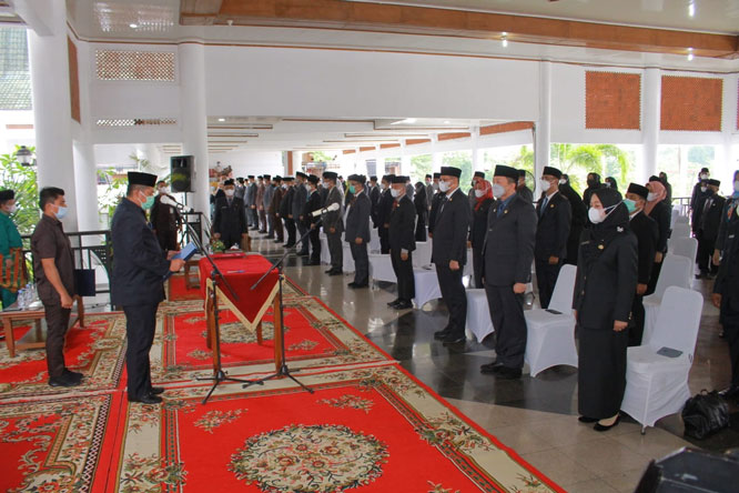 Lantik 170 Pejabat, Bupati Alfedri Ajak Tingkatkan Sense of Crisis