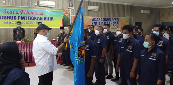 Dihadiri Bupati Dan Wabup, Zulmansyah Sekedang Lantik Pengurus PWI Rohil