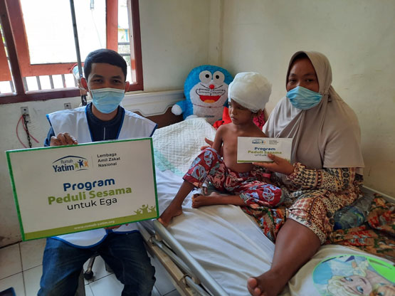 Rumah Yatim Bantu Ega, Bocah Kecelakaan Terlilit Mesin Pompong