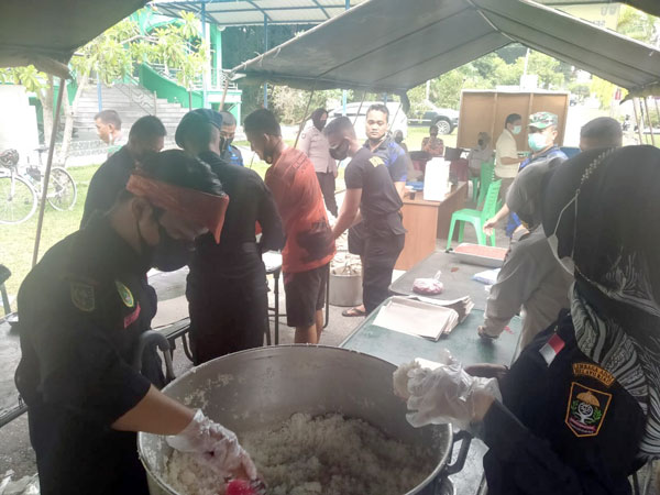 Penggawa LAM Riau Ambil Bagian di Dapur Lapangan Korem 031/WB