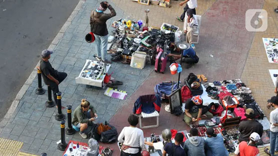 PPKM Level 4, Pegawai Pabrik hingga Pedagang Kaki Lima Wajib Sudah Divaksin Covid-19