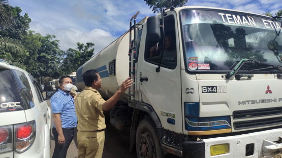 Tinjau Jalan Rusak, Wakil Bupati Rohil Imbau Supir Dump Truck Tidak Lebihi Tonase