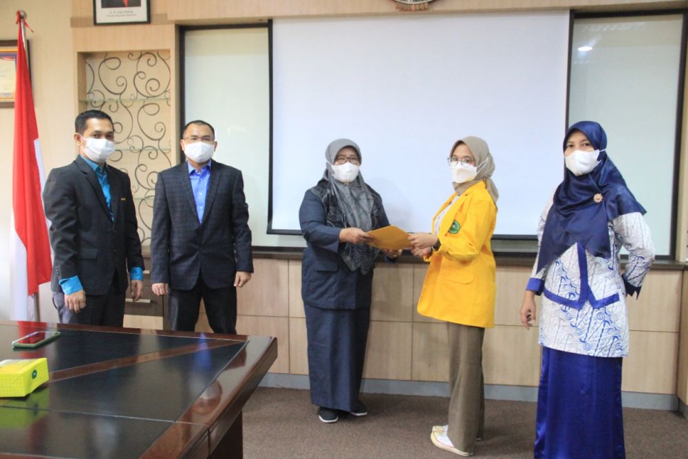 Dosen Universitas di Pekanbaru Saweran Sisihkan Gaji untuk Beasiswa Mahasiswa