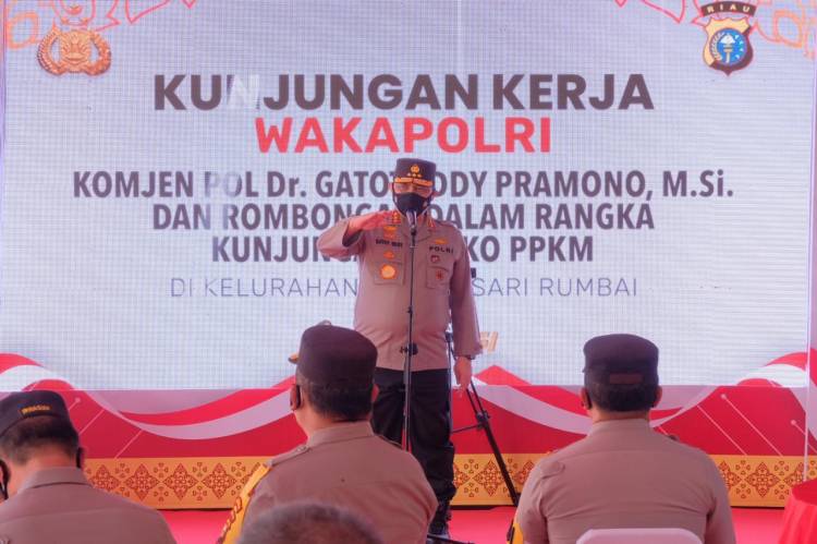 Kunjungi Posko PPKM Umban Sari, Wakapolri Ajak Warga Patuh Prokes