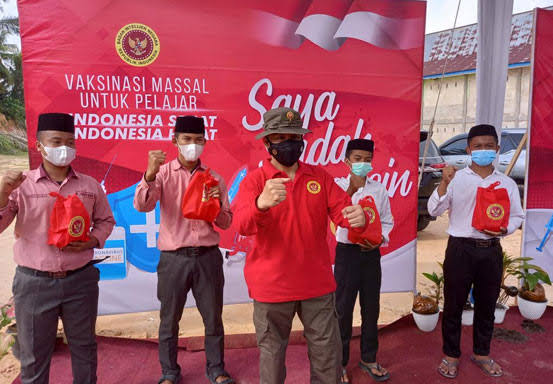514 Santri dan Siswa Madrasah Ikut Vaksinasi Massal Bersama BIN Riau dan Kanwil Kemenag Riau