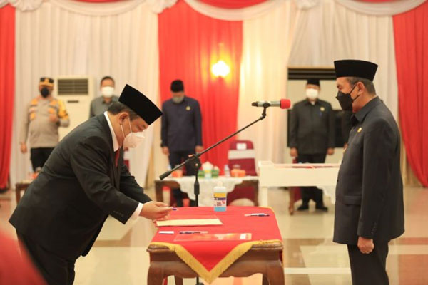 Lantik Sekdaprov SF Hariyanto, Gubri Pesan Tingkatkan Target PAD