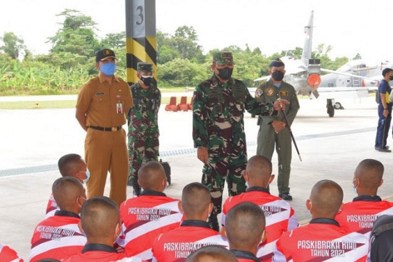 Danlanud Rsn Marsma TNI Andi Kustoro, Berikan Pembekalan Kepada Paskibraka Riau