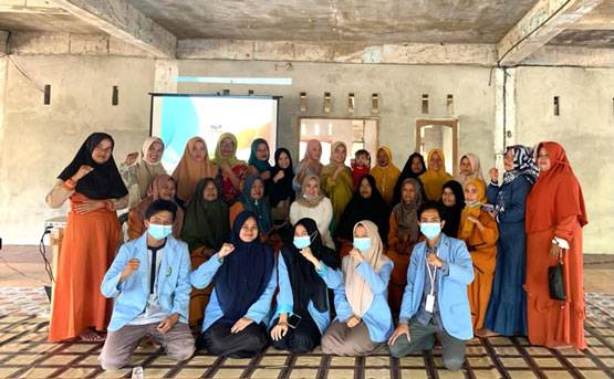 Mahasiswa Kukerta Unri Sosialisasikan Budidaya Tanaman Hidroponik Kepada Ibu PKK Desa Siberobah