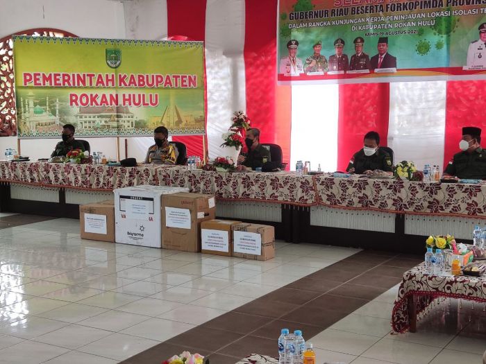 Gubernur Riau Tinjau Vaksinasi Covid-19 Suku Asli Bonai Rokan Hulu