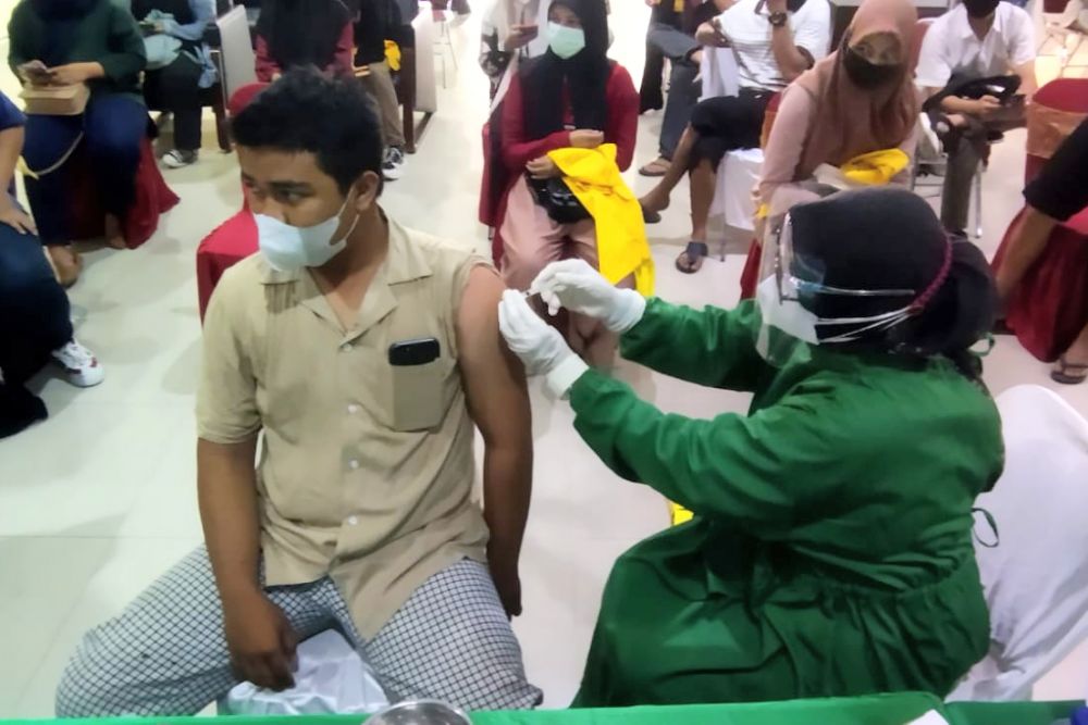 Pemprov Riau Alokasikan 1.500 Vaksin di Unilak, Masyarakat Antusias Ikut Disuntik