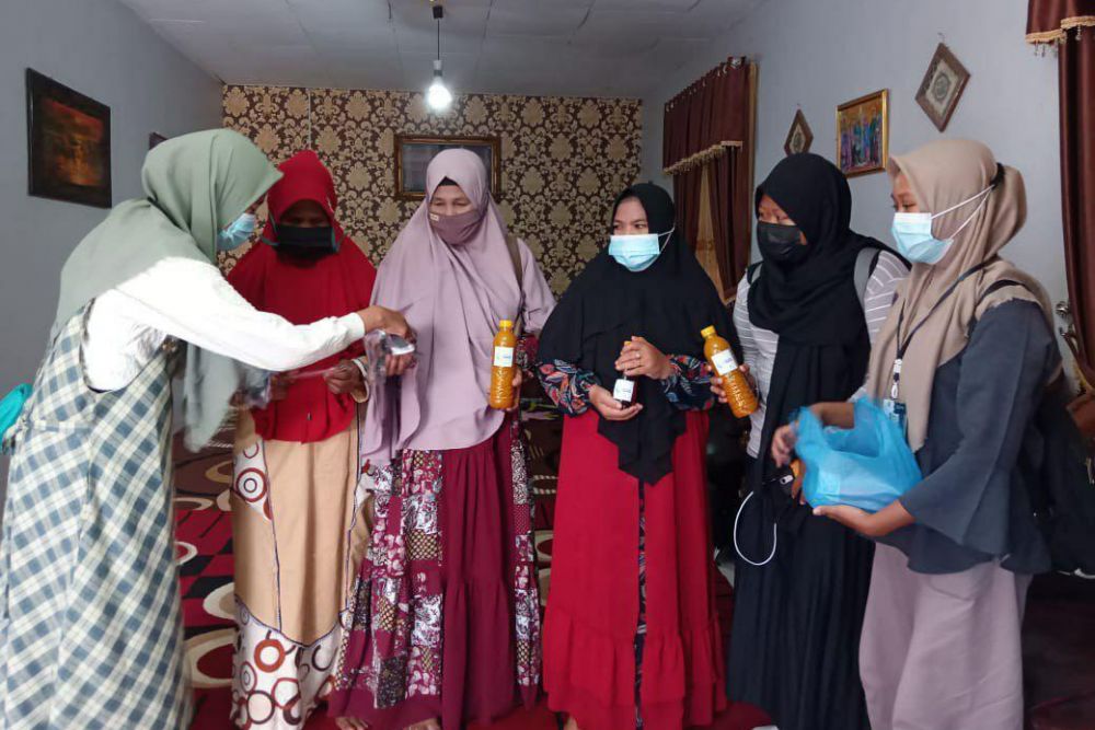 Tingkatkan Imun, Mahasiswa KKN Unri bikin Jamu untuk Warga Pekanbaru