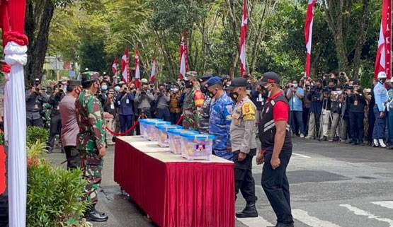 Panglima TNI Cek Kemampuan Petugas Tracer Aplikasi Silacak