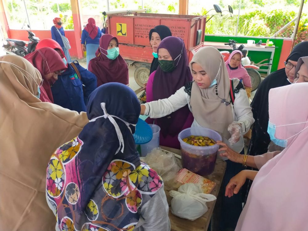 Manfaatkan Eco Enzyme, Dosen Unilak Ciptakan Hand Sanitizer Ramah Lingkungan