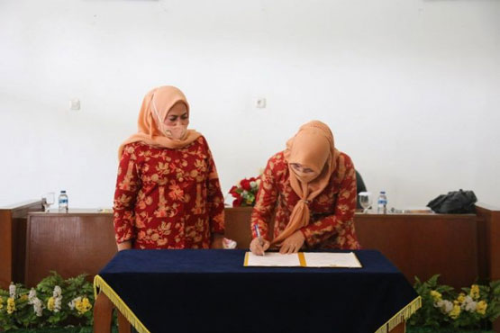 Dharma Wanita Persatuan Setdaprov Riau Gelar Sertijab