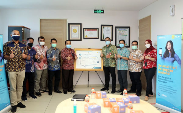 Hari Pelanggan Nasional, Jajaran PLN UIWRKR Kunjungi Rumah Sakit Penanganan COVID-19