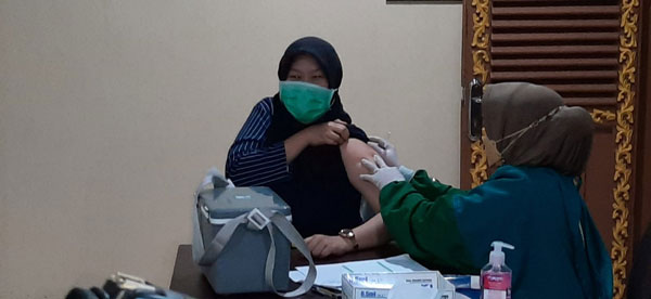 Dengan Tagline "BERKIBAR VACCINE" Korem 031/WB Sukses Laksanakan Serbuan Vaksinasi di LAM Riau