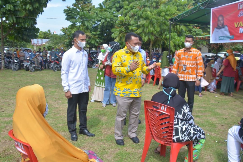 OJK Riau Bersama Kadin Kampar Gelar Vaksinasi Massal