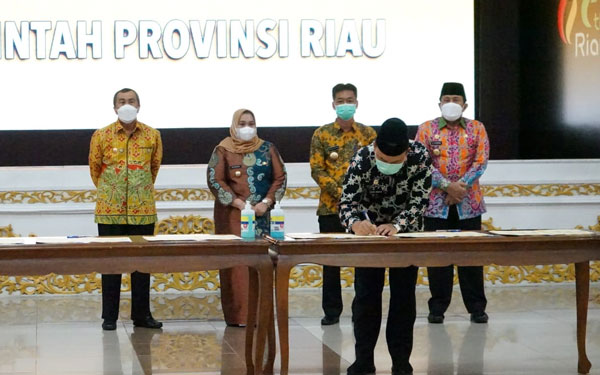 Terkait Pengelolaan PI 10% Wilayah Blok Rokan, Wabup Siak Teken MoU dengan Pemrov Riau
