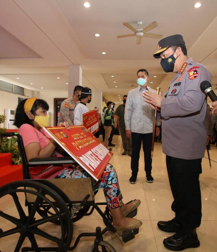 Kapolri Jenderal Listyo Minta Semua Lokasi Pusat Aktivitas Warga Dipasangi Aplikasi PeduliLindungi