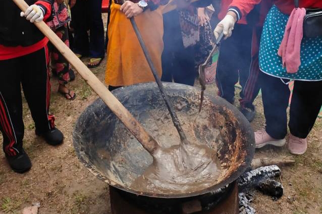 Buka Festival Lomba Kacau Dodol, Bupati Rohil: Bentuk Promosi Produk Asli Daerah