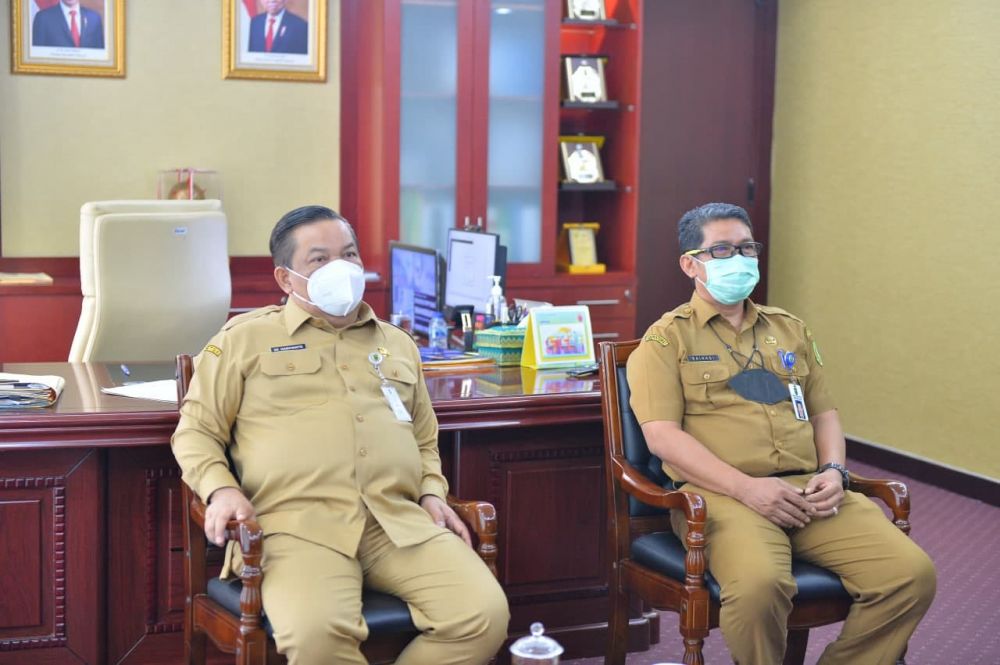 Sekdaprov Riau Hadiri Workshop Anti Korupsi Secara Virtual