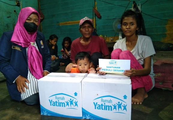 Rumah Yatim Riau Bantu Ringankan Beban Pipih, Ibu Tunggal yang Berjuang Lawan TBC Agar Bisa Rawat Kedua Anaknya