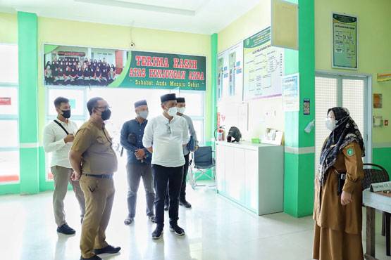Pastikan Layanan Bagus, Bupati HM Adil Pantau Vaksinasi di UPT Puskesmas Selatpanjang