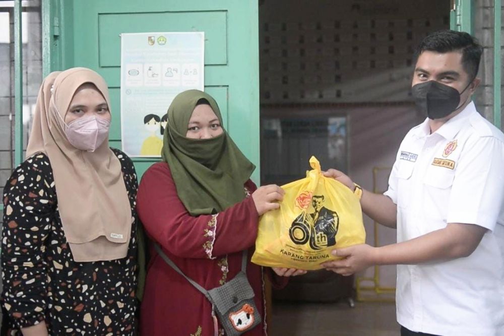 HUT ke-61, Karang Taruna Riau Salurkan 350 Paket Sembako