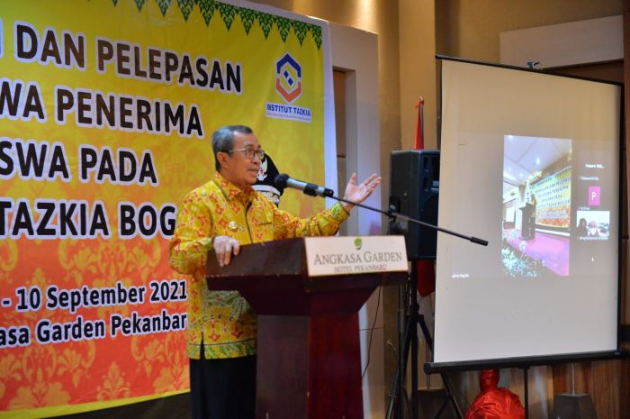 Lepas Mahasiswa Penerima Beasiswa di Institut Tazkia Bogor, Ini Pesan Gubernur Riau
