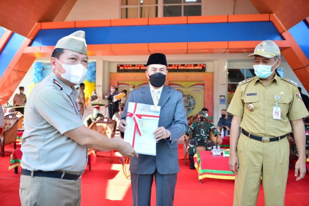 Sempena Hantaru 2021, Gubri Terima Sertifikat Aset Pemprov Riau