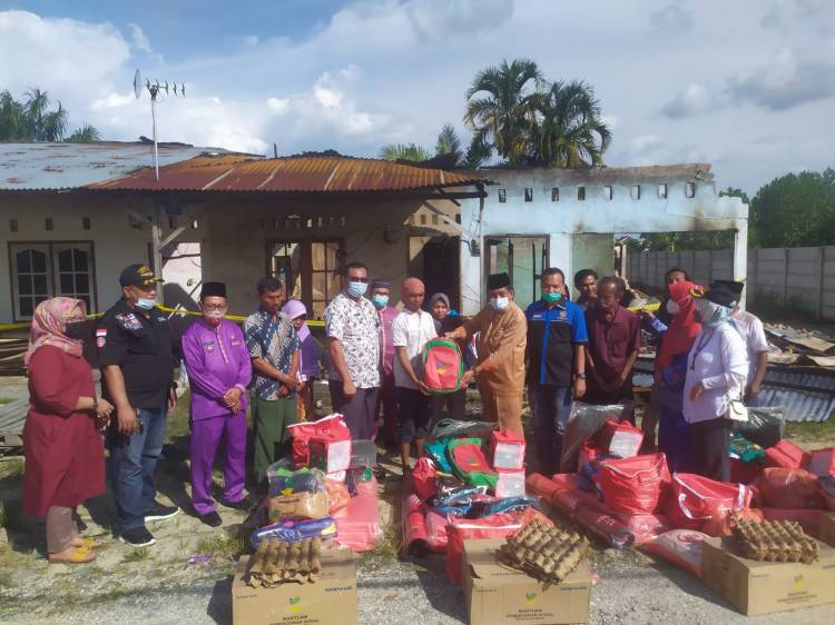 Pemko Pekanbaru Berikan Bantuan ke Warga Korban Kebakaran Rumah di Kulim