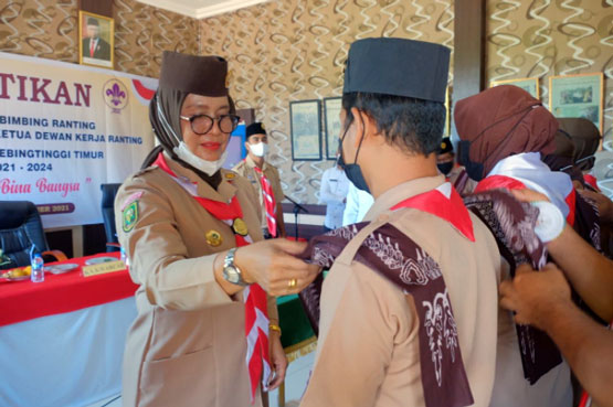 Hj. Rinarni, SE Lantik Pengurus Kwartir Ranting Pramuka Tebing Tinggi Timur