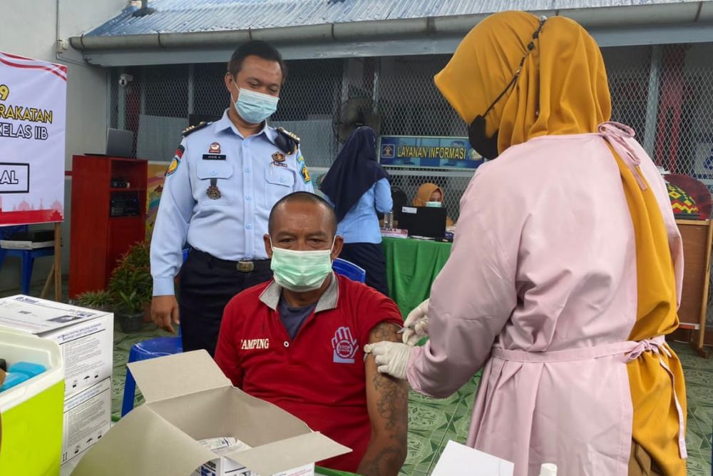 Giliran Warga Binaan Lapas Kuansing Disuntik Vaksin Corona