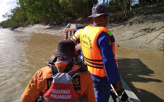 Nelayan Labuhan Tangga Hilir Rohil Hilang Diterkam Buaya Sungai Rokan