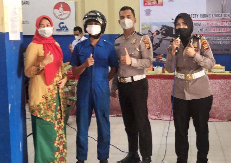 Pengajar dan Siswa SMK Hasanah Pekanbaru Ikuti Edukasi Keselamatan Berlalu Lintas dan Protokol Covid-19