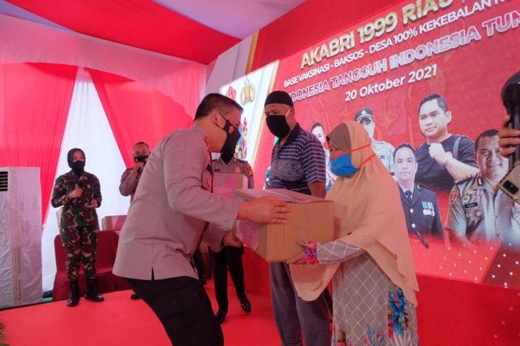 Alumni Akabri 99 Riau Peduli, Berikan Bantuan 1000 Bansos dan Gelar 1000 Vaksinasi