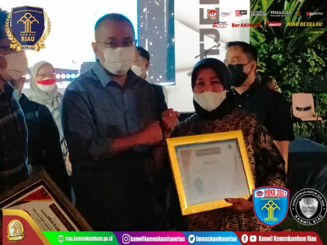 Kemenkum Ham Riau Raih Penghargaan Terbaik Realisasi PNBP Layanan AHU
