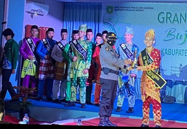 M Fadli Gunawan dan Nur Indahyani Pemenang Bujang dan Dara Kepulauan Meranti 2021