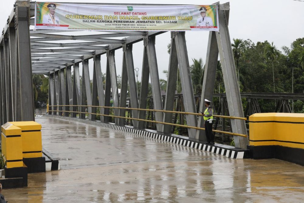 Gubernur Riau Resmikan Jembatan Baru di Rohul, Warga Desa Rokan Timur Semringah