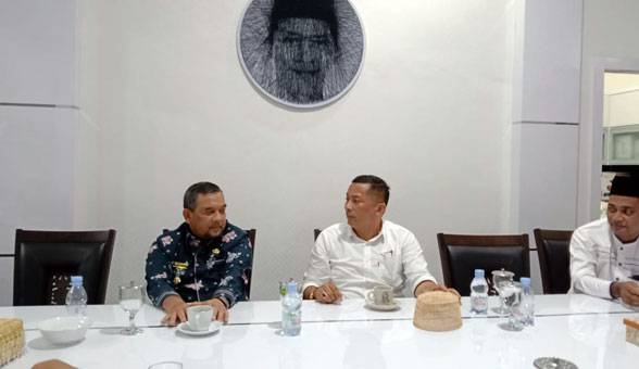 Wakil Gubernur Riau Edi Natar Temu Ramah dengan Bupati Kepulauan Meranti HM Adil
