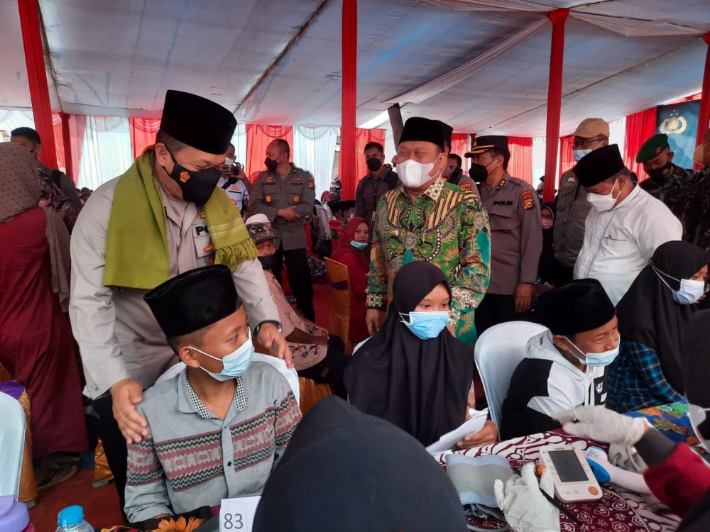 Peringati Hari Santri 2021, Kapolda Riau Gelar Vaksinasi di Pesantren Hidayatus Salafiyah Kampar