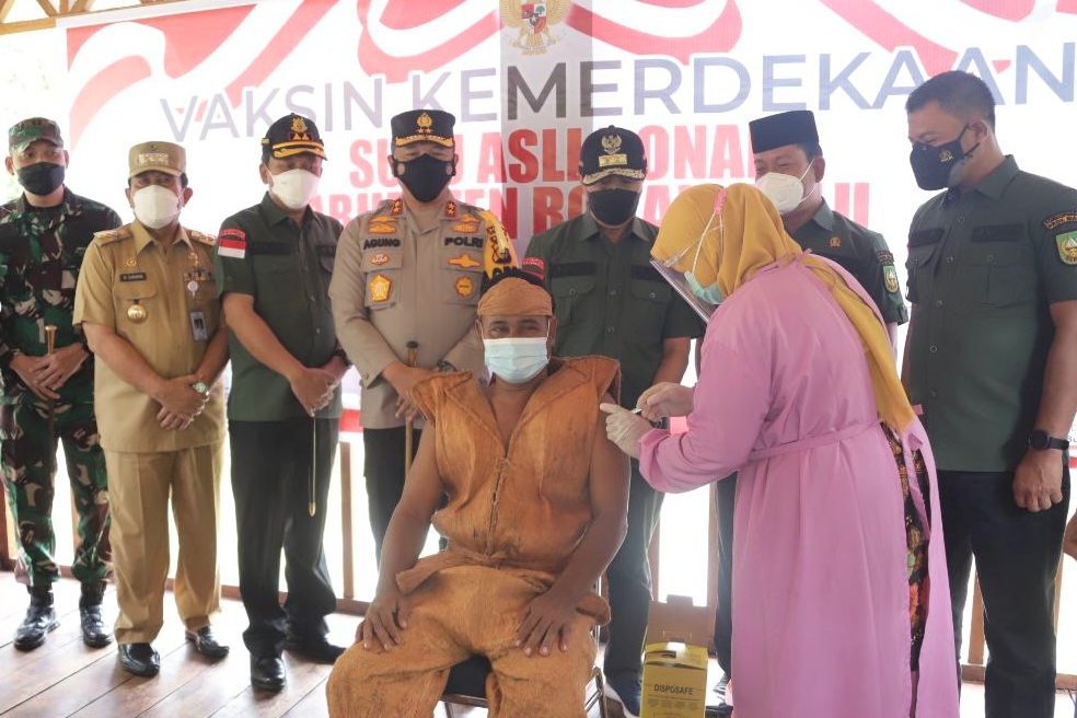 Setiap Orang Berhak Dapat Vaksinasi COVID-19 Termasuk Masyarakat Adat