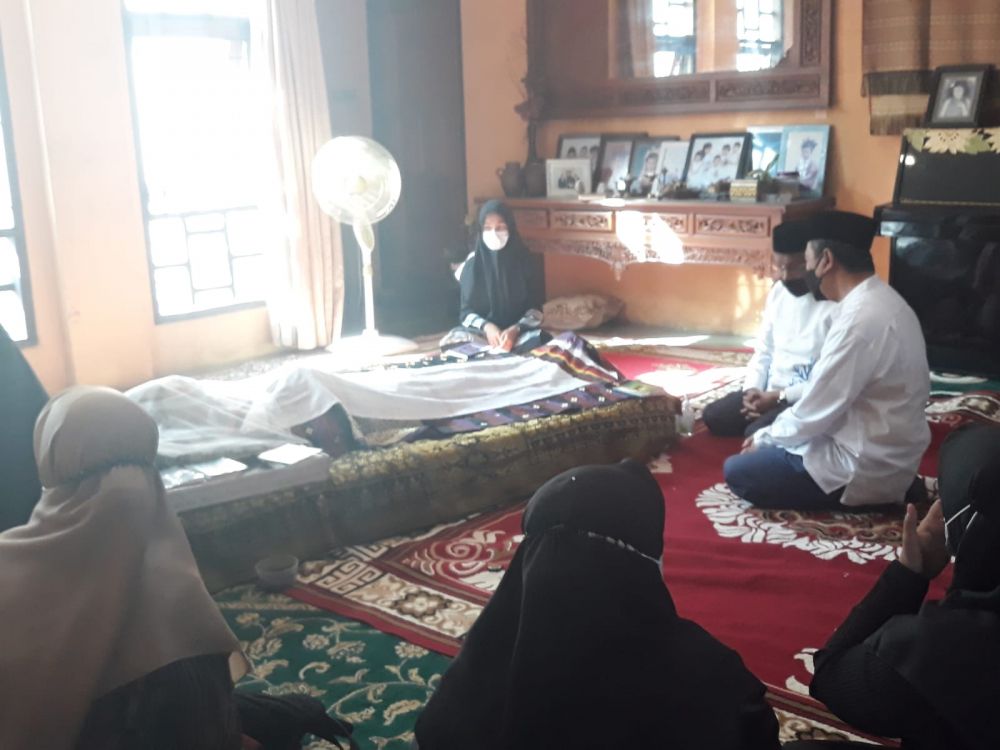 Almarhum Ketua MKA LAM Riau Datuk Seri Al Azhar Dikebumikan di Pemakaman Air Dingin